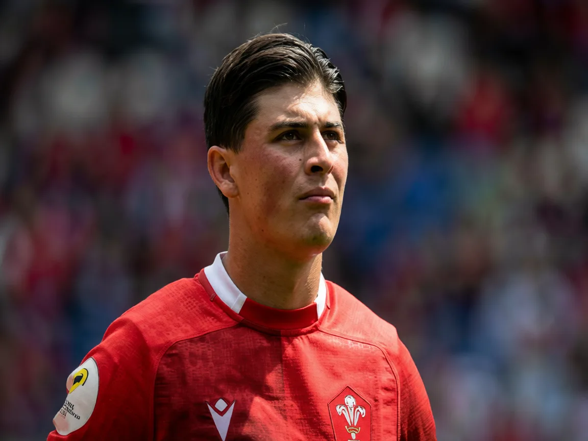 Rees-Zammit Benched: Bell's Tactical Demand for Involvement